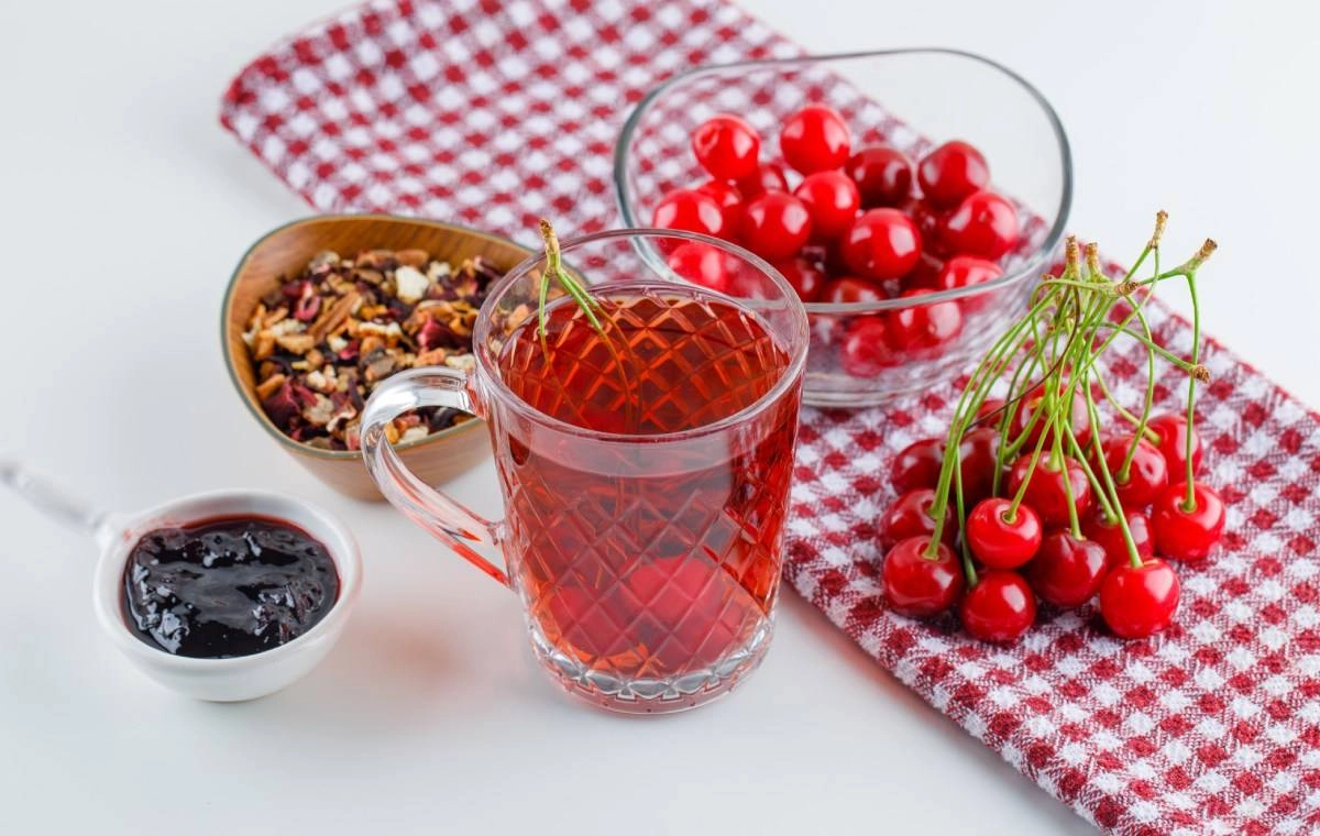 طرز تهیه شربت آلبالو با مربا