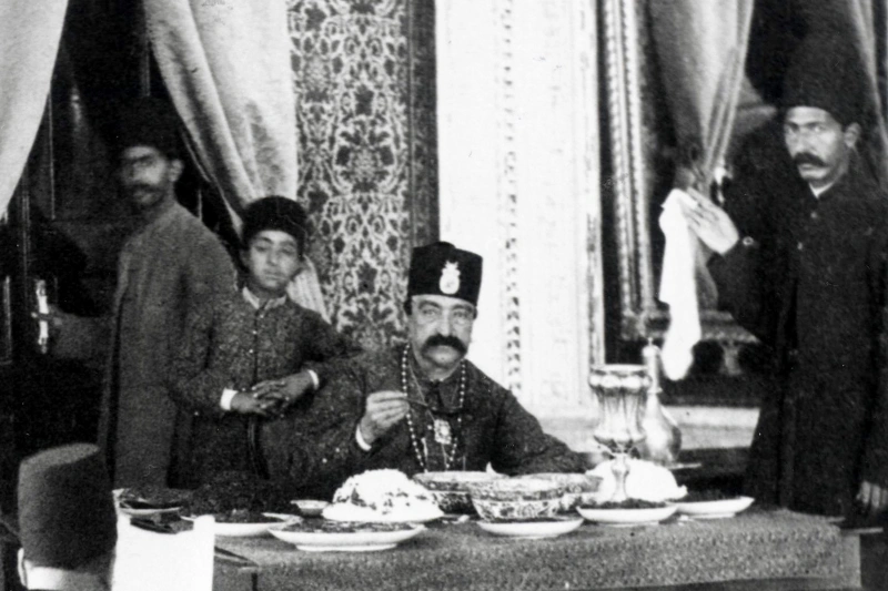 ناهار ناصرالدینشاه در صاحبقرانیه؛ تصویری کمیاب از دربار قاجار