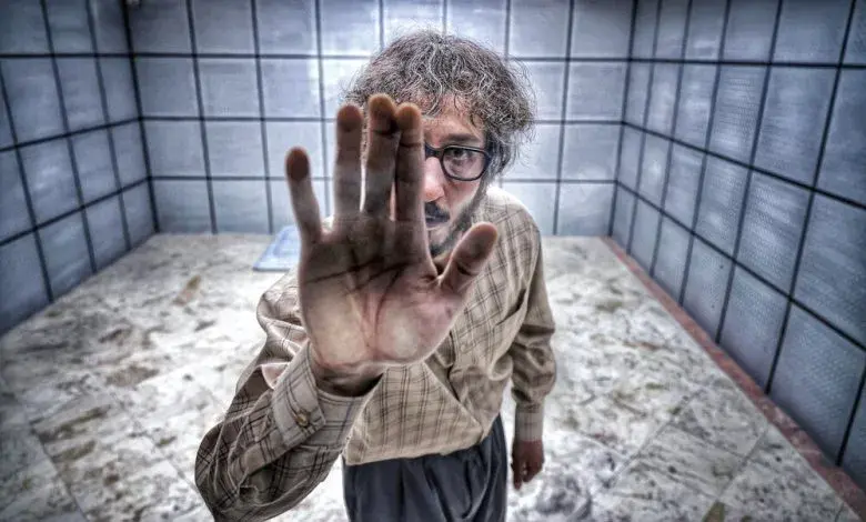 بررسی فیلم مرد عینکی