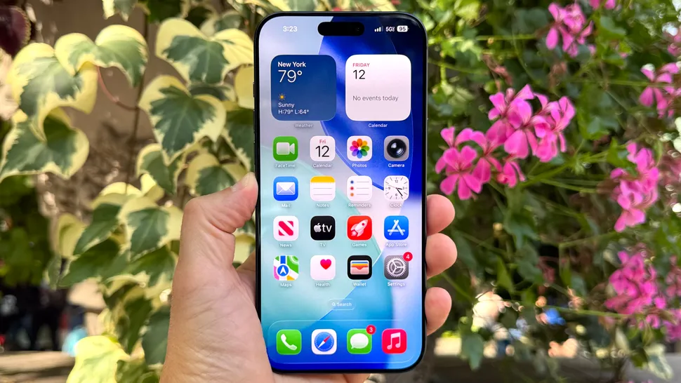 مقایسه نمایشگر گلکسی S25 Ultra با آیفون 17 Pro Max